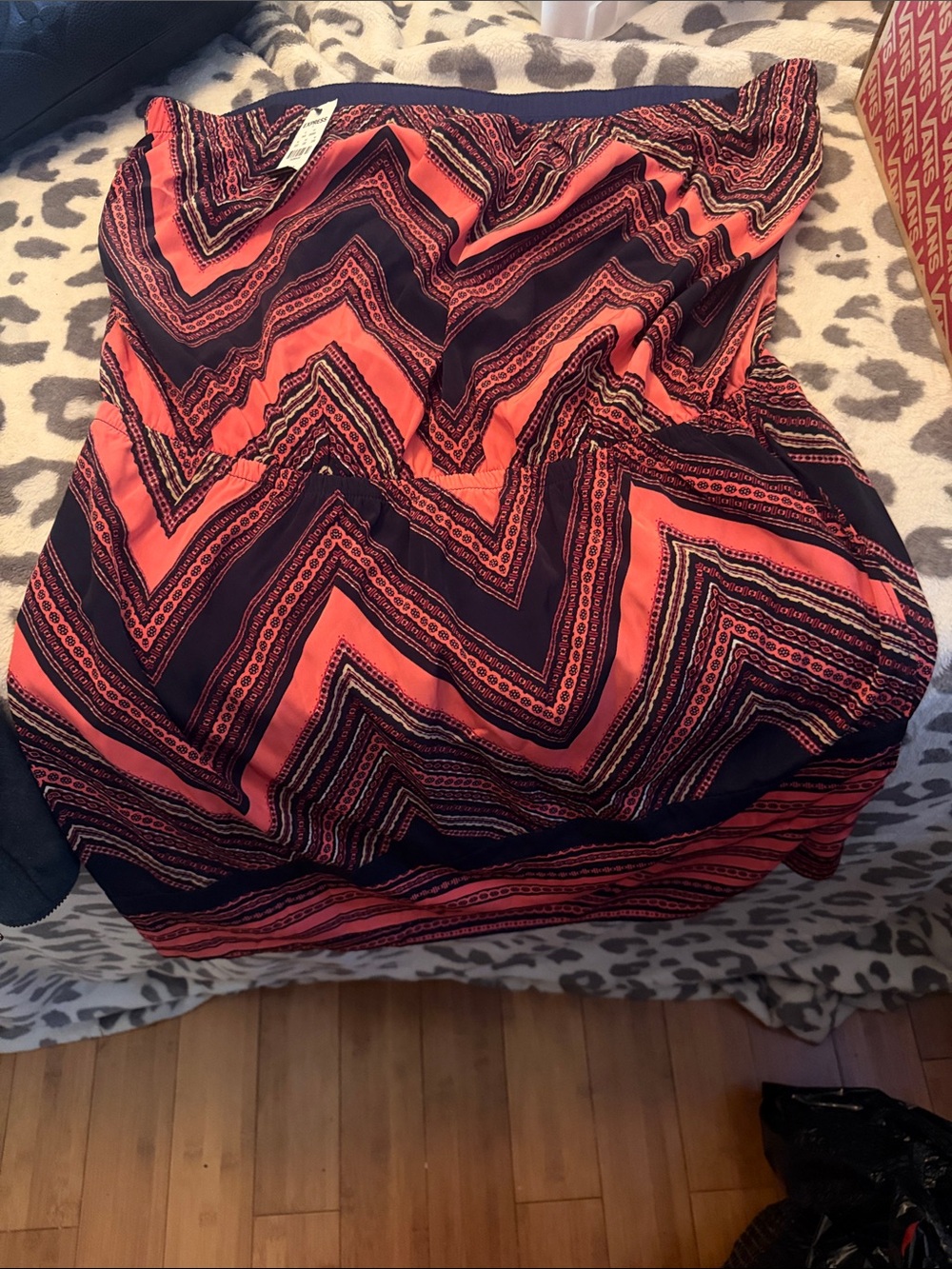Express NWT Geometric Chevron Print Skirt Coral Navy Size XL